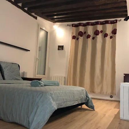 Apartment Romantique Paris