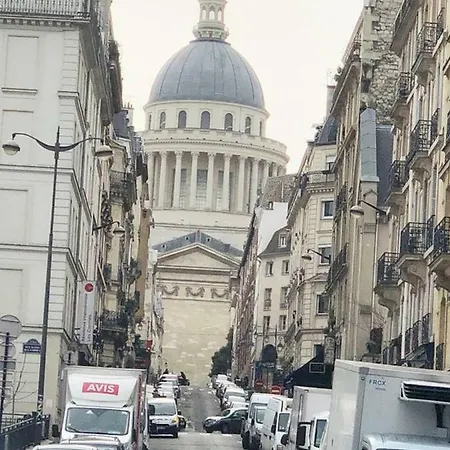 Apartment Romantique Paris
